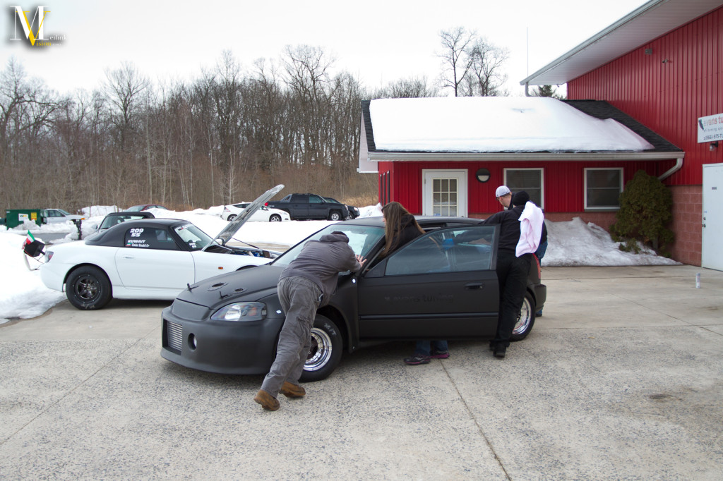 civic_pushing
